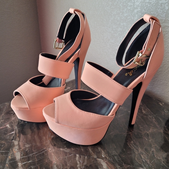 Womens Heels - Picture 1 of 4